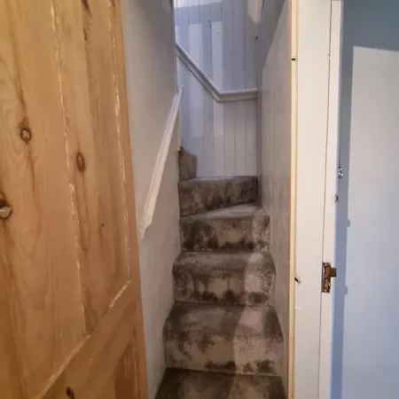 Tulip - Staithes & Whitby - 2 Night Min - Sleeps 6 - Pet Friendly Hinderwell
