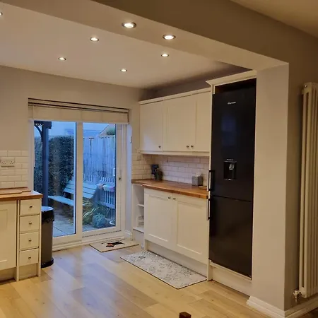 Tulip - Staithes & Whitby - 2 Night Min - Sleeps 6 - Pet Friendly *