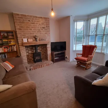 Tulip - Staithes & Whitby - 2 Night Min - Sleeps 6 - Pet Friendly * Hinderwell
