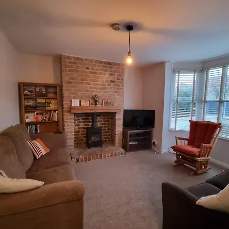 Tulip - Staithes & Whitby - 2 Night Min - Sleeps 6 - Pet Friendly Hinderwell