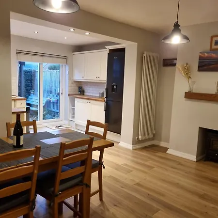 Tulip - Staithes & Whitby - 2 Night Min - Sleeps 6 - Pet Friendly Hinderwell