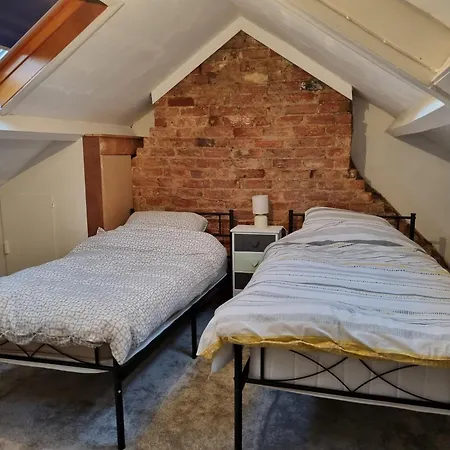 Tulip - Staithes & Whitby - 2 Night Min - Sleeps 6 - Pet Friendly Holiday home